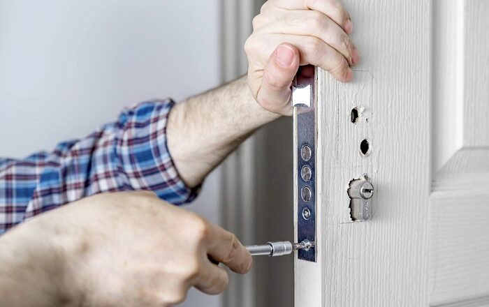 Why Choosing Local Locksmiths Matters in Urgent Times
